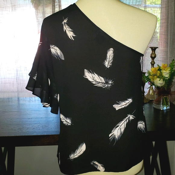 Trouve One Sleeve Blouse - Picture 3 of 4